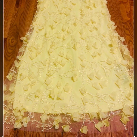 NWT Jax Black Label size 2, 3D floral yellow! - Picture 3 of 7